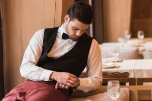 Prenoti il tavolo ma non ti presenti, TheFork contro il “no show”: blocco account per i “recidivi”