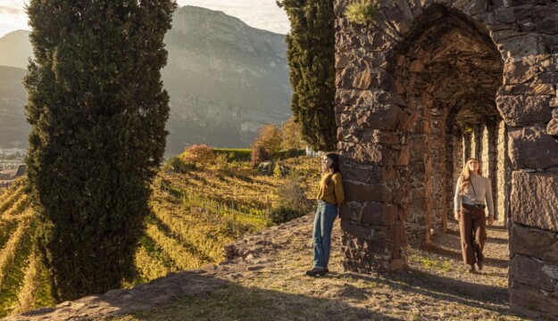 L’enoturismo del futuro: territori al centro e vino in secondo piano, ma con gli “occhi” dell’Ai