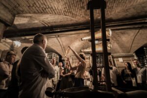 “Non si può raccontare il vino solo con prodotti e territori, servono storia e radici o le perdiamo”