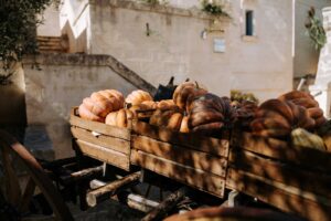 Dolcetto o scherzetto? Tra zucche, decorazioni e menu ad hoc, in Italia è sempre più “Halloween-mania”