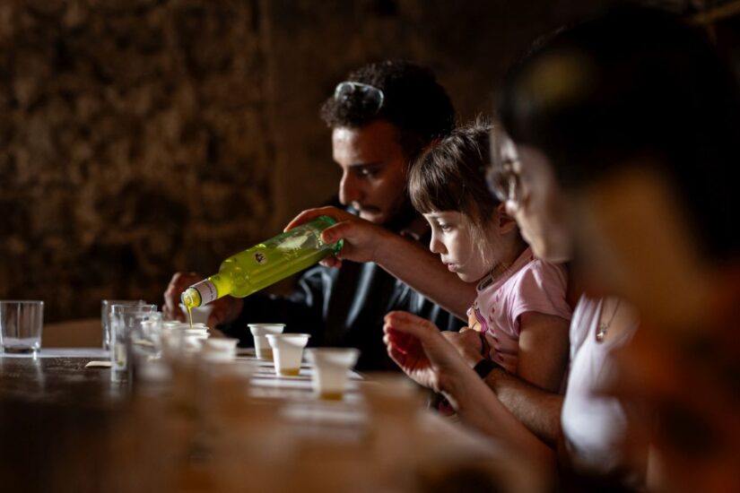 L’olio “novo”? Si assaggia nei “Frantoi Aperti” in Umbria, evento-simbolo dell’oleoturismo