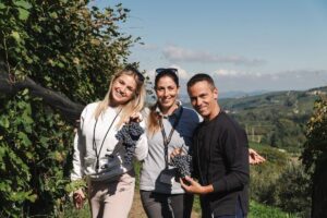 Dal vigneto alla gallina, quando si “adotta” l’agricoltura per avere prodotti freschi, ma non solo