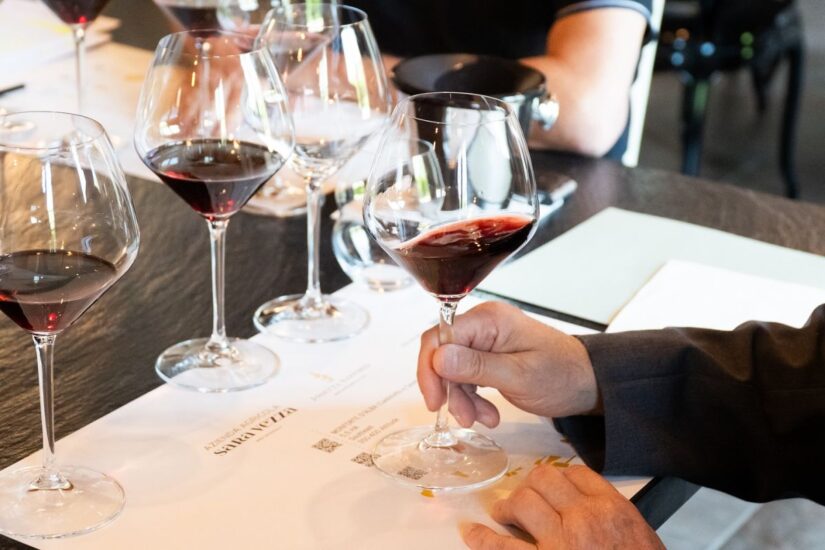 “Adotta un filare” da Josetta Saffirio e Sara Vezza nelle Langhe del Barolo (ph: Facebook)