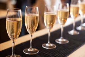 La spumantistica, un pezzo di futuro del vino italiano, tra versatilità, leggerezza e giovani