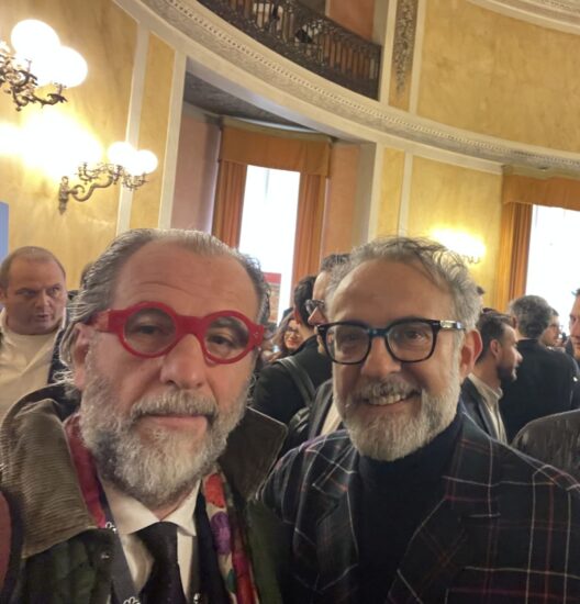 Lo chef Massimo Bottura e WineNews, con il direttore Alessandro Regoli