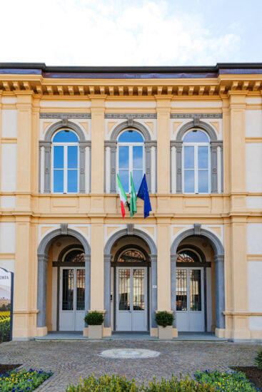 Franciacorta: il Consorzio dedica la sede al grande Luigi Veronelli