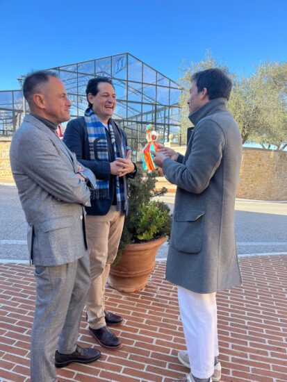 Antonio Galloni (“Vinous”) con Michele Baiocco e Pietro Grelloni (Castello di Solomeo)