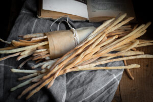 Il fornaio dei Savoia li creò per il Principe che non digeriva pane: 345 anni dopo è “GrissinoDay”