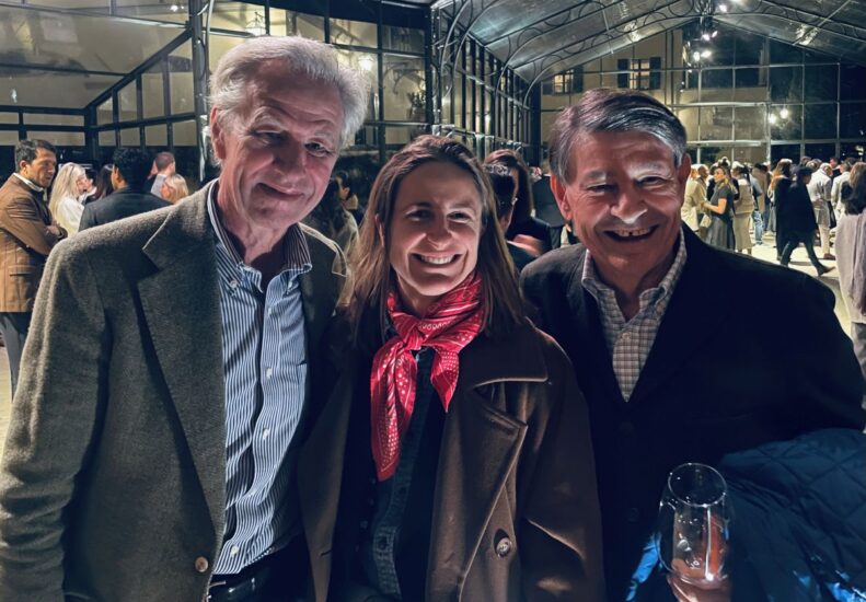 Saskia de Rothschild (Château Lafite Rothschild) con Guillaume d’Angerville (Domaine Marquis d’Angerville) e Pierre-Henry Gagey (Louis Jadot)