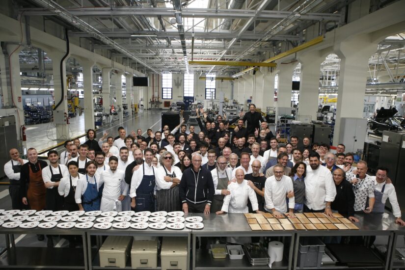 Gli chef con la brigata di cucina 