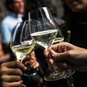 Bollicine, consumi verso 69 miliardi di dollari nel 2032, spinti da &ldquo;premiumizzazione&rdquo; e socialit&agrave;