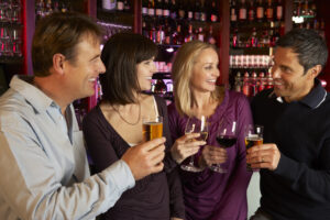 I giovani negli Usa sono sempre più salutisti. Ma tra le bevande alcoliche le donne scelgono il vino