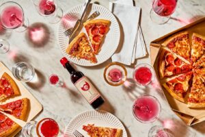 Pizza Hut lancia il suo primo “vino culinario”: prodotto da Irvine’s Winery, è a base di pomodoro