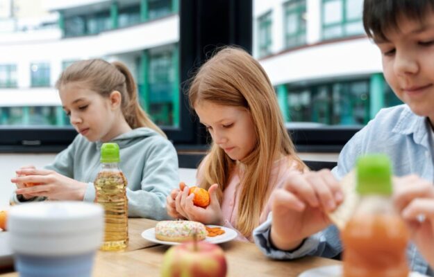 BAMBINI, CIBI PROCESSATI, FOODINSIDER, MENSE SCOLASTICHE, PANE, PASTA, QUALITA, SCUOLE, SPRECO, TARIFFE, Non Solo Vino