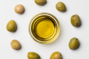 L’olio evo fa bene, ma quasi il 50% dei consumatori italiani, soprattutto giovani, non lo sa