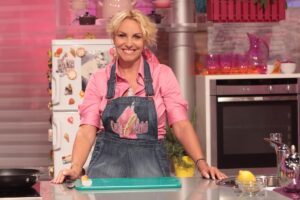 Cucina, cultura e musica nella “Cena di Natale” di Antonella Clerici con Massimo Bottura