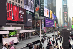 Le bollicine del Franciacorta della maison Berlucchi “illuminano” Times Square a New York