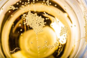 Bollicine italiane da record: con Capodanno oltre 100 milioni bottiglie stappate nelle feste