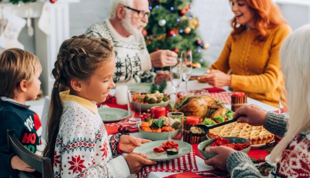 Un Natale 2025 tra tradizione e risparmio: spesa in calo per la tavola, a 3,3 miliardi di euro