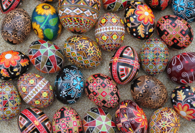 La Pysanka, la tradizione di decorare le uova dell’Ucraina e dell’Estonia per offrirle in dono