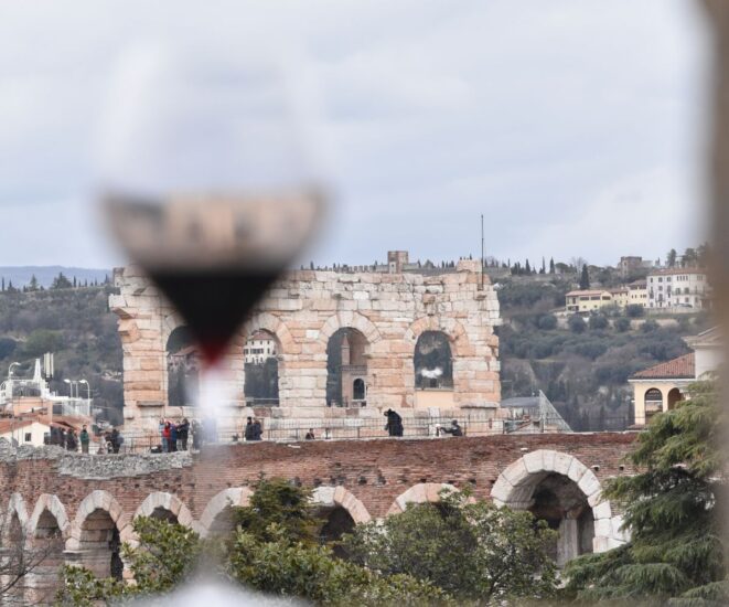 “Amarone Opera Prima”, l’evento del Consorzio Vini Valpolicella a Verona, all’ombra dell’Arena