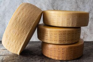 L’Asiago è il primo formaggio Dop certificato “Made green in Italy” dal Ministero dell’Ambiente