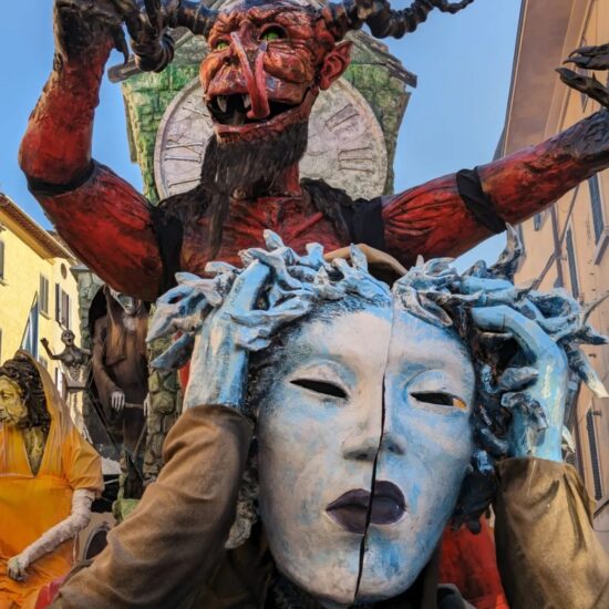 Tra scherzi e dolci della tradizione arriva Carnevale: il più antico d’Italia, a Foiano della Chiana 