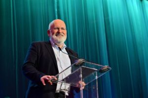 Ue: inchiesta del quotidiano olandese “De Telegraaf” sull’ex Commissario all’Ambiente, Timmermans