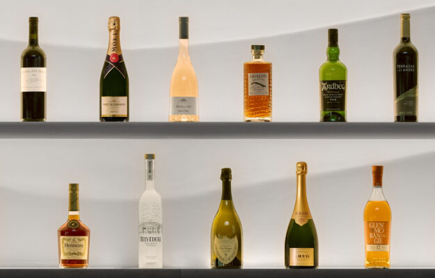 BERNARD ARNAULT, CHAMPAGNE, COGNAC, FATTURATO, GRUPPO LVMH, LUSSO, MERCATI, REDDITIVITÀ, WINE & SPIRITS, Mondo