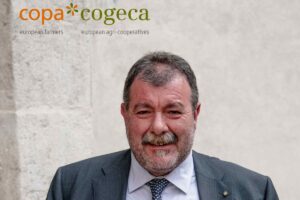 &ldquo;Dobbiamo tornare a fare apprezzare il vino a un pubblico vasto, e promuovere il bere moderato&rdquo;