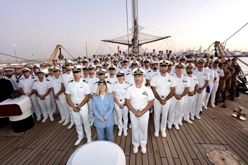 La Premier Giorgia Meloni a bordo dell’Amerigo Vespucci (credit: Governo.it) 