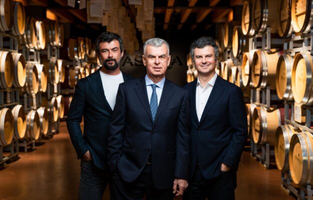 BRAND, FAMIGLIA PASQUA, M. SHANKEN COMMUNICATIONS, MERCATO, PASQUA VINI, USA, VENDITE, WINE SPECTATOR, Mondo
