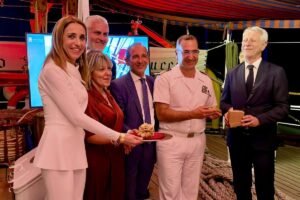 Anche il tartufo bianco d’Alba a bordo dell’Amerigo Vespucci a Jeddah: è l’ultimo della stagione