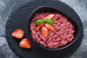 Sangue animale e pancake, testa di pecora e bachi da seta fritti: ecco i piatti peggiori al mondo