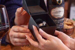 Dal salvagocce ad anello di Alessi ai cioccolatini di Knam, le idee last minute per San Valentino