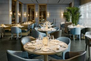 Il Gruppo Armani apre il suo primo ristorante in Cina: cucina italiana e atmosfere retr&ograve;
