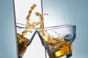 Francia, “la legge Evin è superata”. Proposta contro la pubblicità degli alcolici sui social network