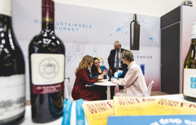 BUYER, CALL TO ACTION, ITALY, north america, PACKAGING, SLOW FOOD ITALIA, SLOW WINE, SLOW WINE FAIR, supplier, SUSTAINABILITY, News