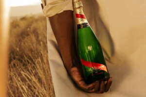 Pernod Ricard “saluta” anche lo Champagne Mumm? Le valutazioni sarebbero in corso