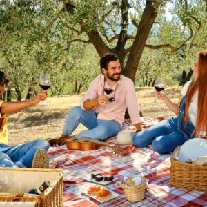 Secondo Coldiretti il 49% degli italiani passer&agrave; il 25 aprile fuori casa, tra gite e picnic