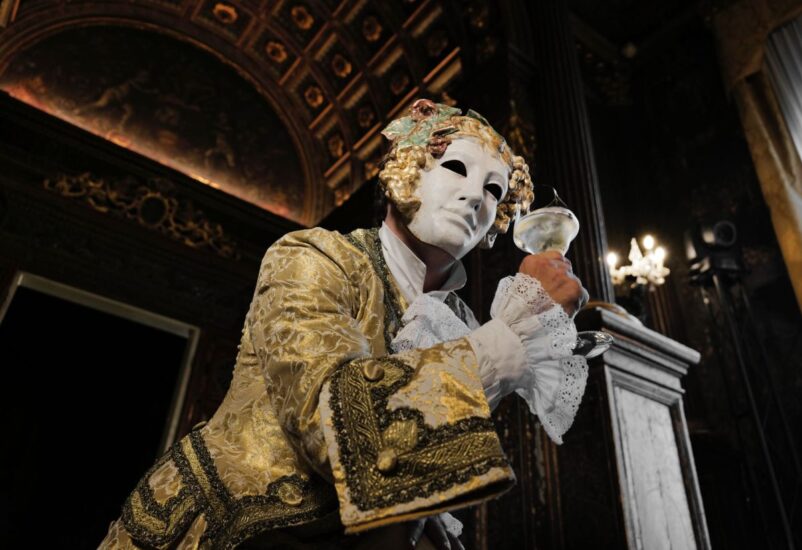 Il Carnevale di Venezia brinda ai 300 anni dalla nascita di Casanova con il Prosecco Doc (credit: Consorzio Prosecco Doc) 