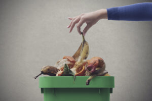 Waste Watcher, cresce lo spreco di cibo in Italia: ci costa complessivamente 14,1 miliardi di euro