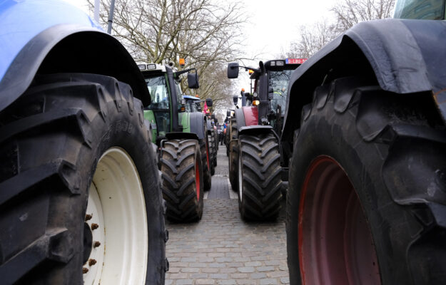 AGRICOLTORI, AGRICOLTURA, ALLEANZA VERDI E SINISTRA, COAPI, CRISI, MANIFESTAZIONE, PARLAMENTO, POLITICA, PROTESTE, RETE MUNICIPI TERRITORIALI, ROMA, SINDACI, TRATTORI, Non Solo Vino