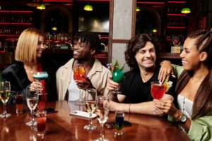 Le sfide per i bar del futuro? Bevande “glocal”, staff motivato, il bere moderato e i social media