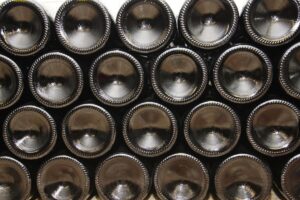 Fine wines, prosegue il trend negativo nel 2025: ed a febbraio anche l’Italia va giù