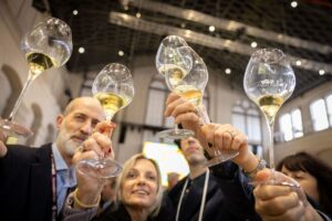 L’Alta Langa Docg, un “classico contemporaneo” nel Piemonte, terra, non a caso, di grandi classici L’Alta Langa Docg, un “classico contemporaneo” nel Piemonte, terra, non a caso, di grandi classici
