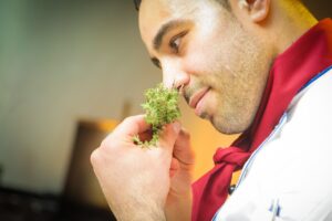 Chef stranieri che lavorano in Italia reinterpretano con la loro cultura una ricetta dell’Artusi Chef stranieri che lavorano in Italia reinterpretano con la loro cultura una ricetta dell’Artusi