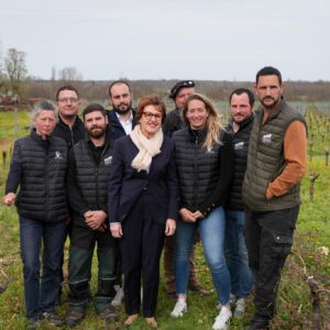 Francia, il Ministro Annie Genevard annuncia un fondo da 10 milioni di euro ai giovani viticoltori