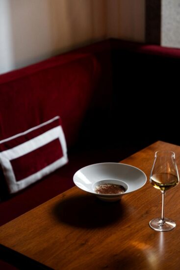 Il 10_11 Bar Giardino Ristorante dell’Hotel Portrait di Milano dà vita a “Gli amici del 10_11” con Iginio Massari 