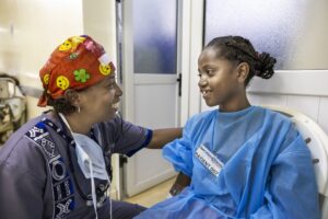 Un’asta di vini per restituire il sorriso ai bambini: il 3 aprile torna “In Auction For Smiles”